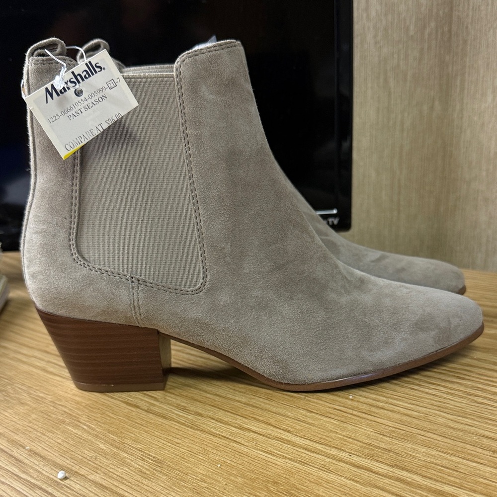 Marshalls Women's Gray Suede Ankle Booties